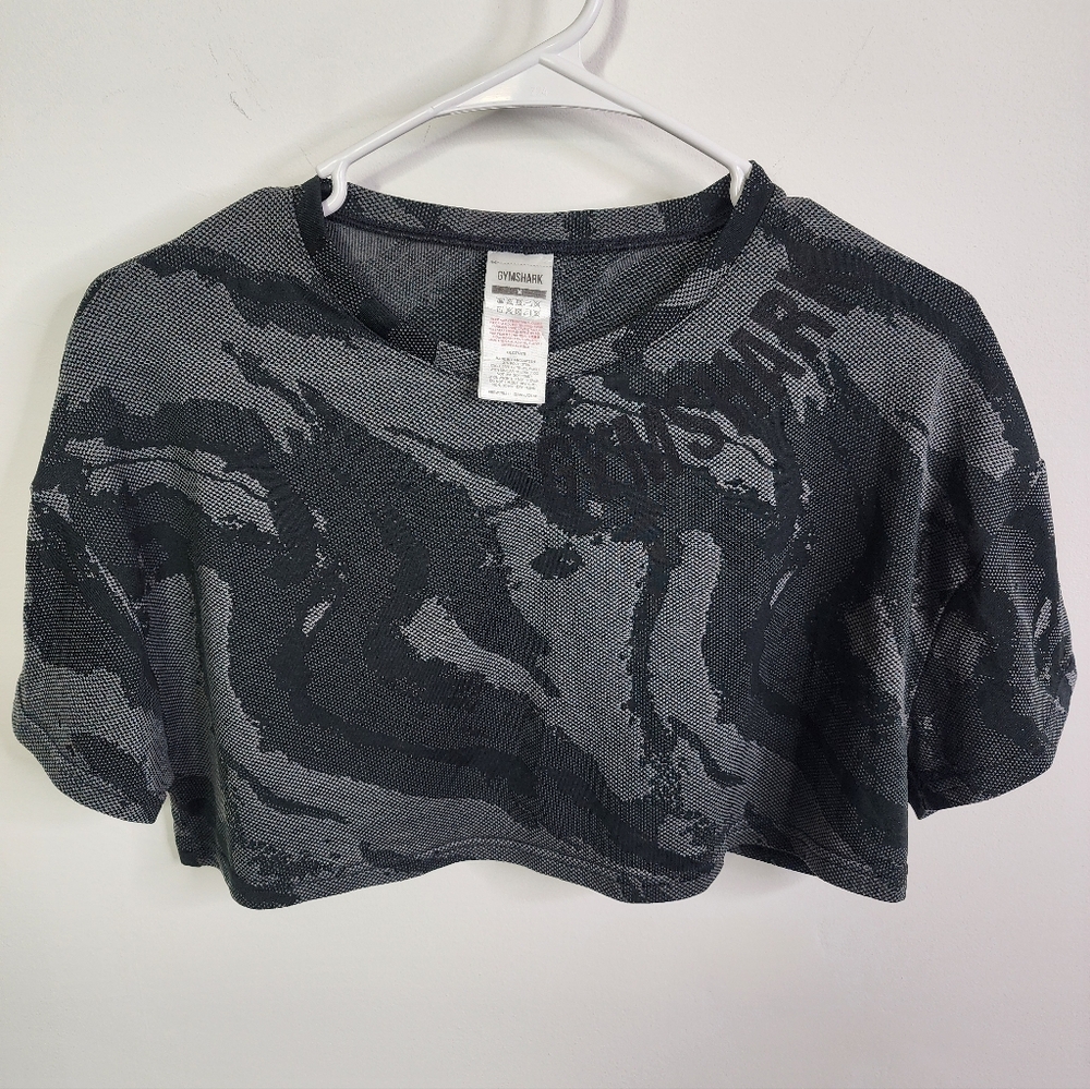 Gymshark Short Sleeve Camo Power Crop Top, Size Medium